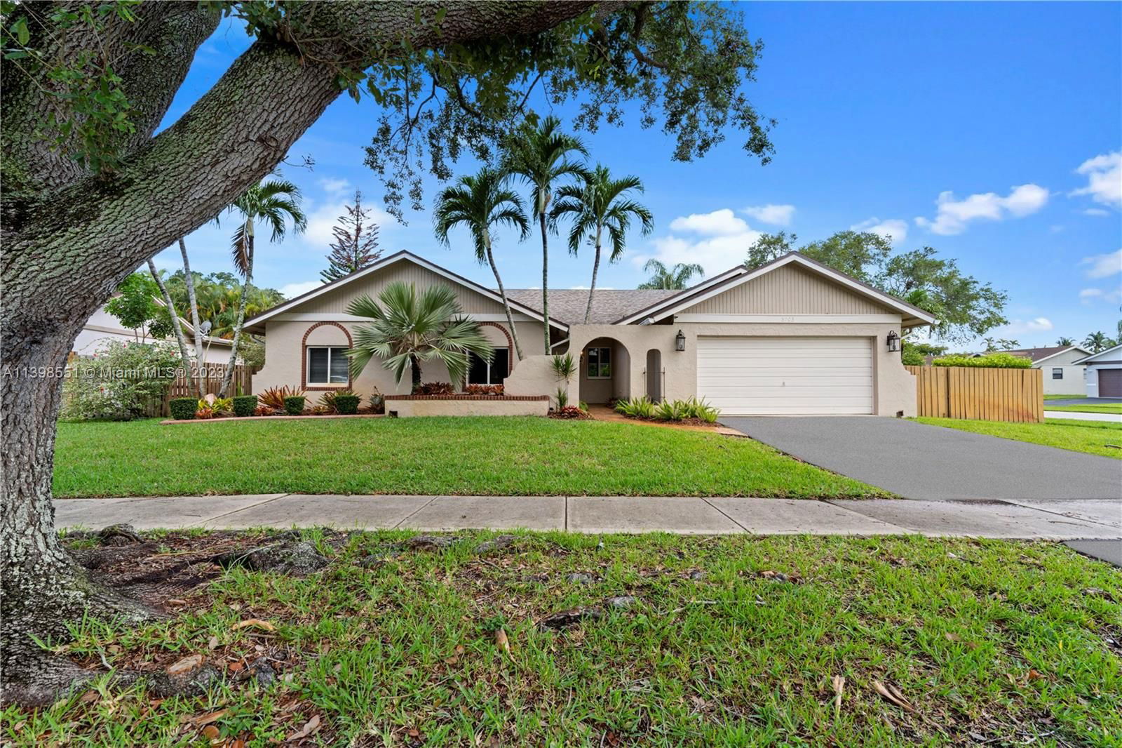 Real estate property located at 5703 117th Ave, Broward County, Cooper City, FL