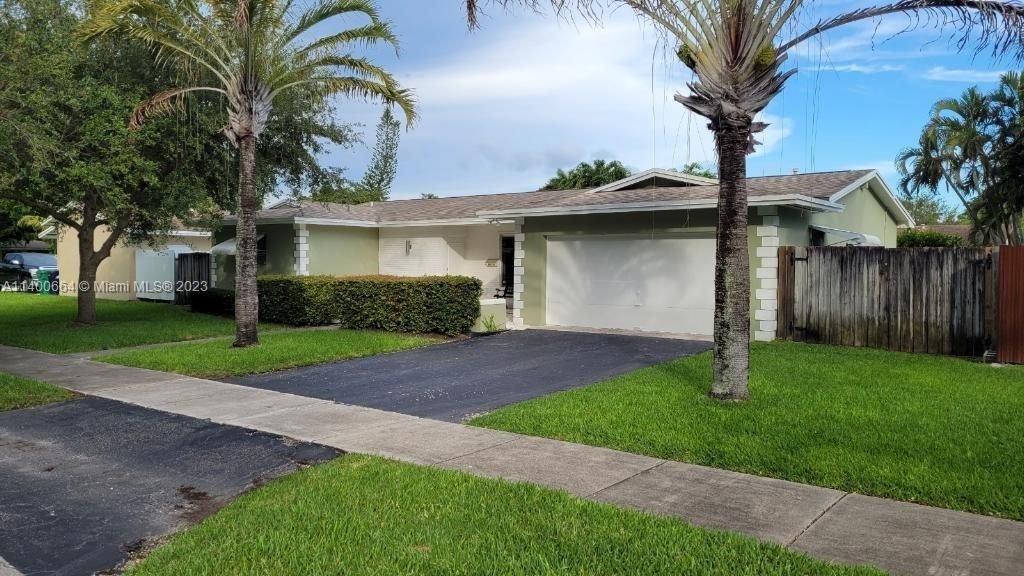 Real estate property located at 9414 186th St, Miami-Dade County, Cutler Bay, FL