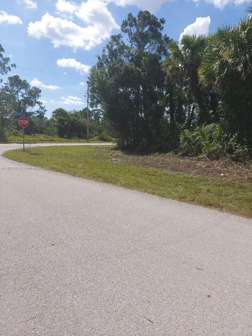 Real estate property located at 1233 Cresent St, Lee County, Lehigh Acres, FL