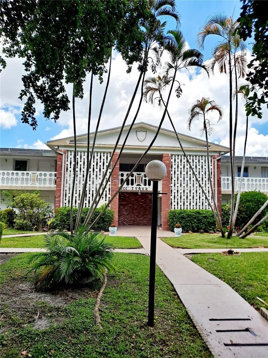 Real estate property located at 3701 Tyler St #210, Broward County, Hollywood, FL