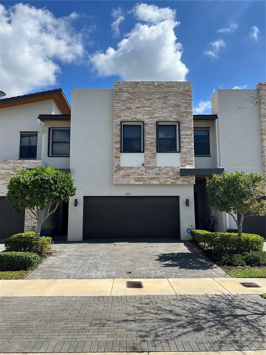 Real estate property located at 7957 105th Ct #7957, Miami-Dade County, Doral, FL