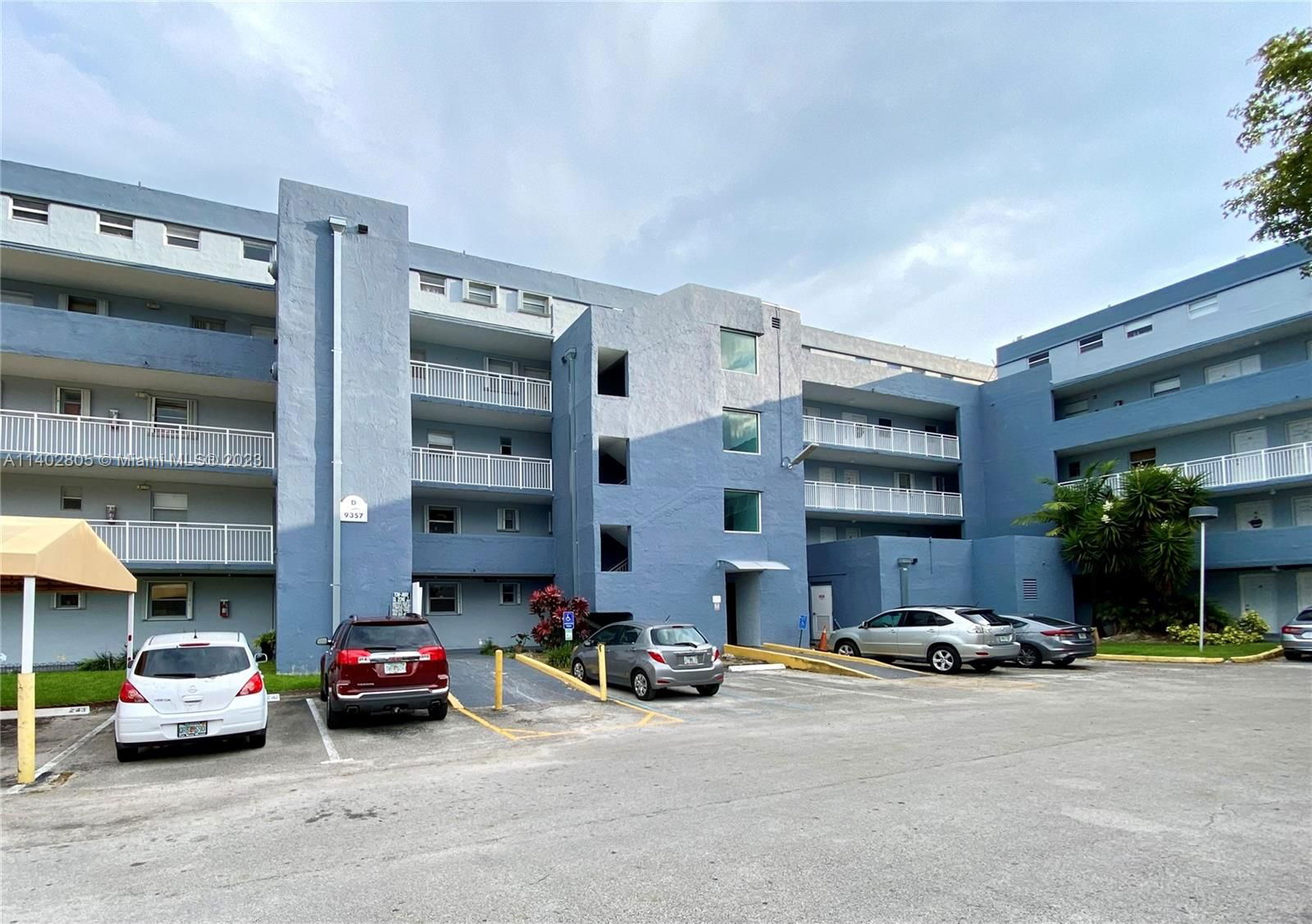Real estate property located at 9357 Fontainebleau Blvd D420, Miami-Dade County, Miami, FL