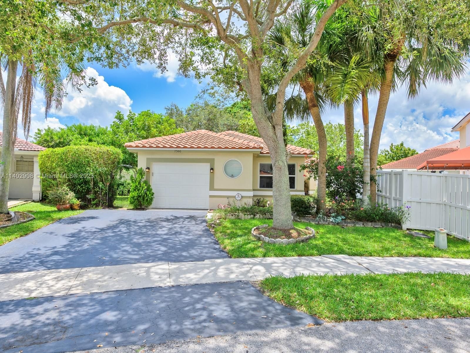 Real estate property located at 7300 24th Ct, Broward County, HOLIDAY SPRINGS EAST, Margate, FL
