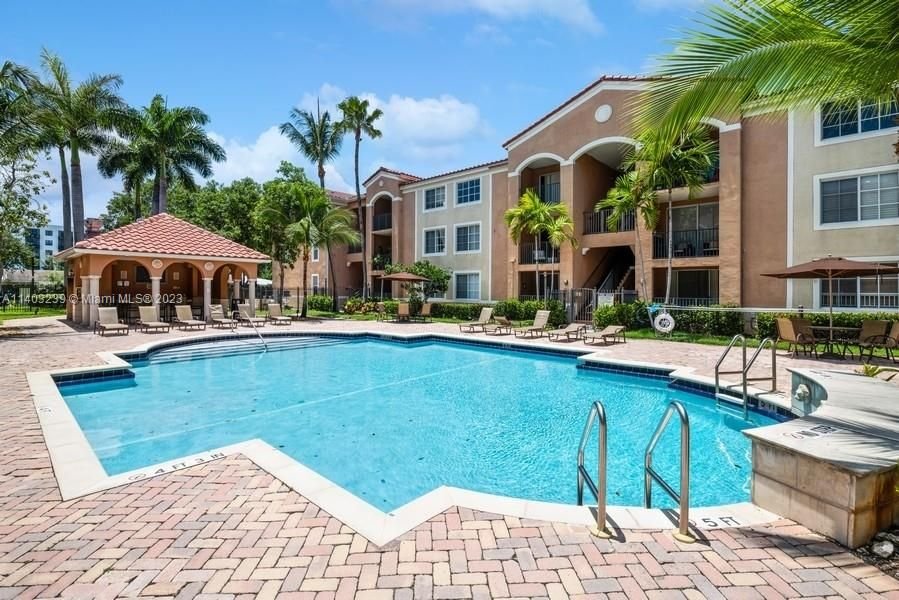 Real estate property located at 6831 44th St #302, Miami-Dade County, Miami, FL