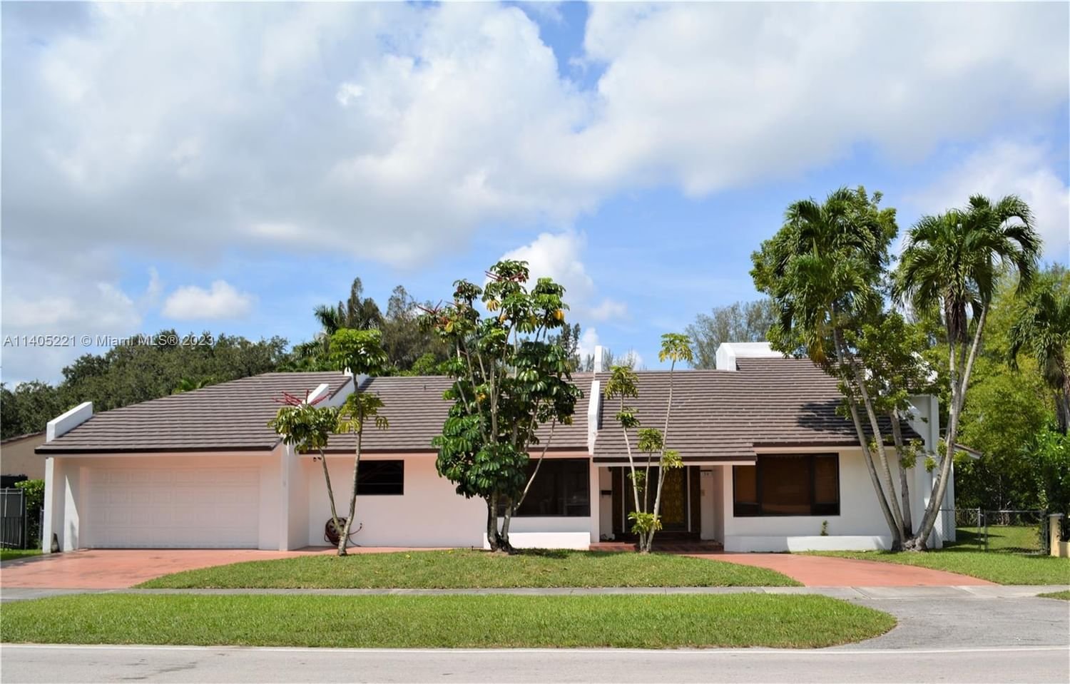 Real estate property located at 34 Royal Poinciana Blvd, Miami-Dade County, REV PL SEC 2 COUNTRY CLUB, Miami Springs, FL