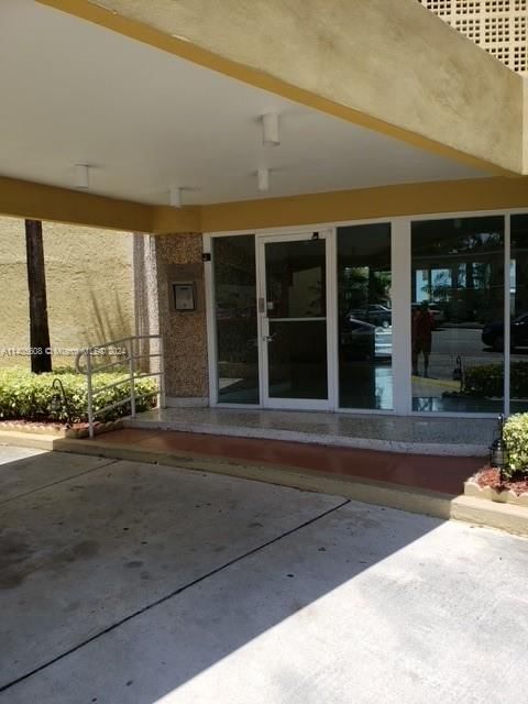 Real estate property located at 2690 22nd Ave #402, Miami-Dade County, JARAGUA PLAZA CONDO, Miami, FL