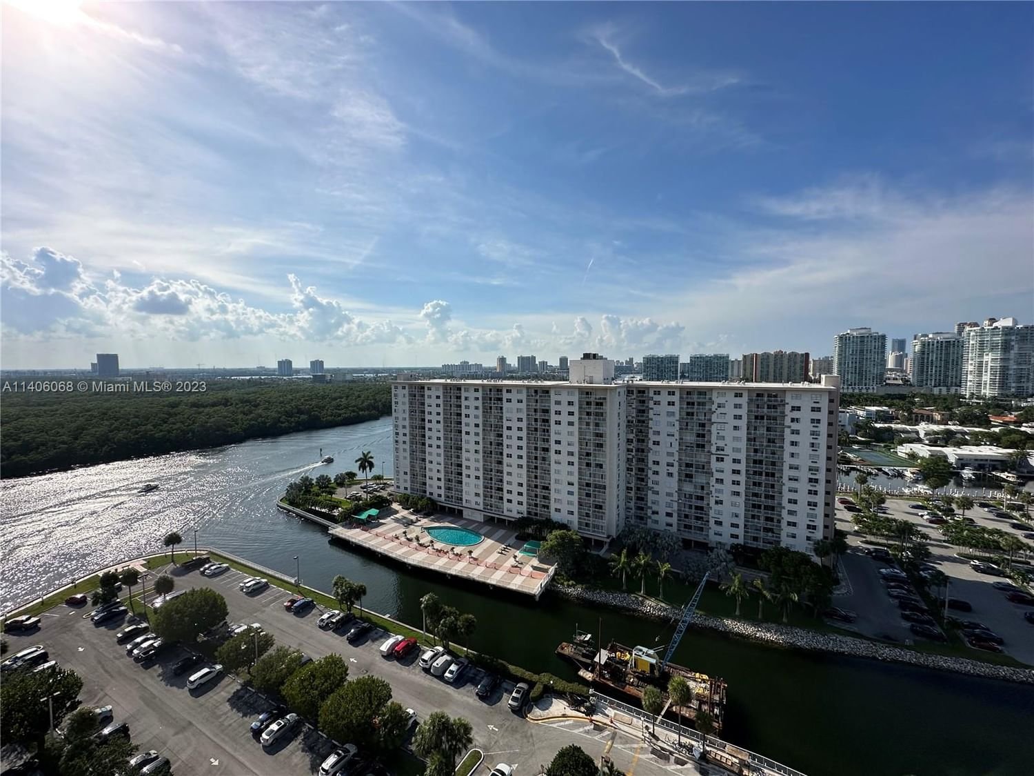 Real estate property located at 500 Bayview Dr #1819, Miami-Dade County, Sunny Isles Beach, FL