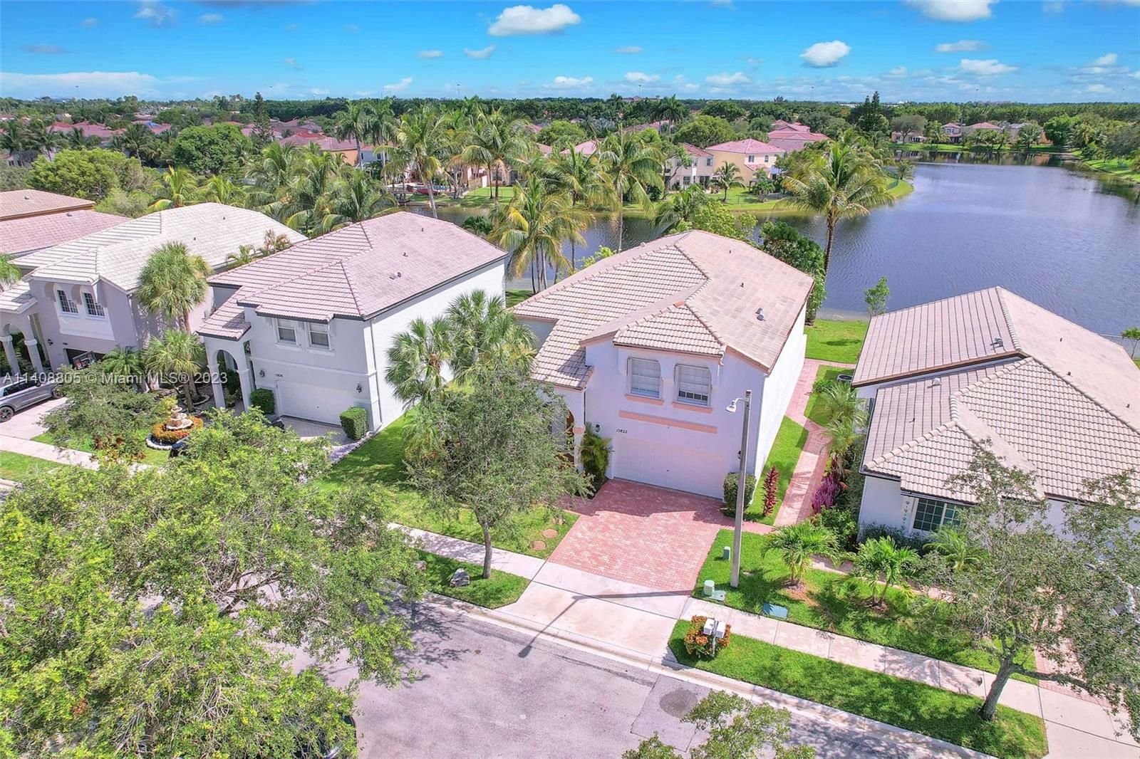 Real estate property located at 15822 10th St, Broward County, Pembroke Pines, FL
