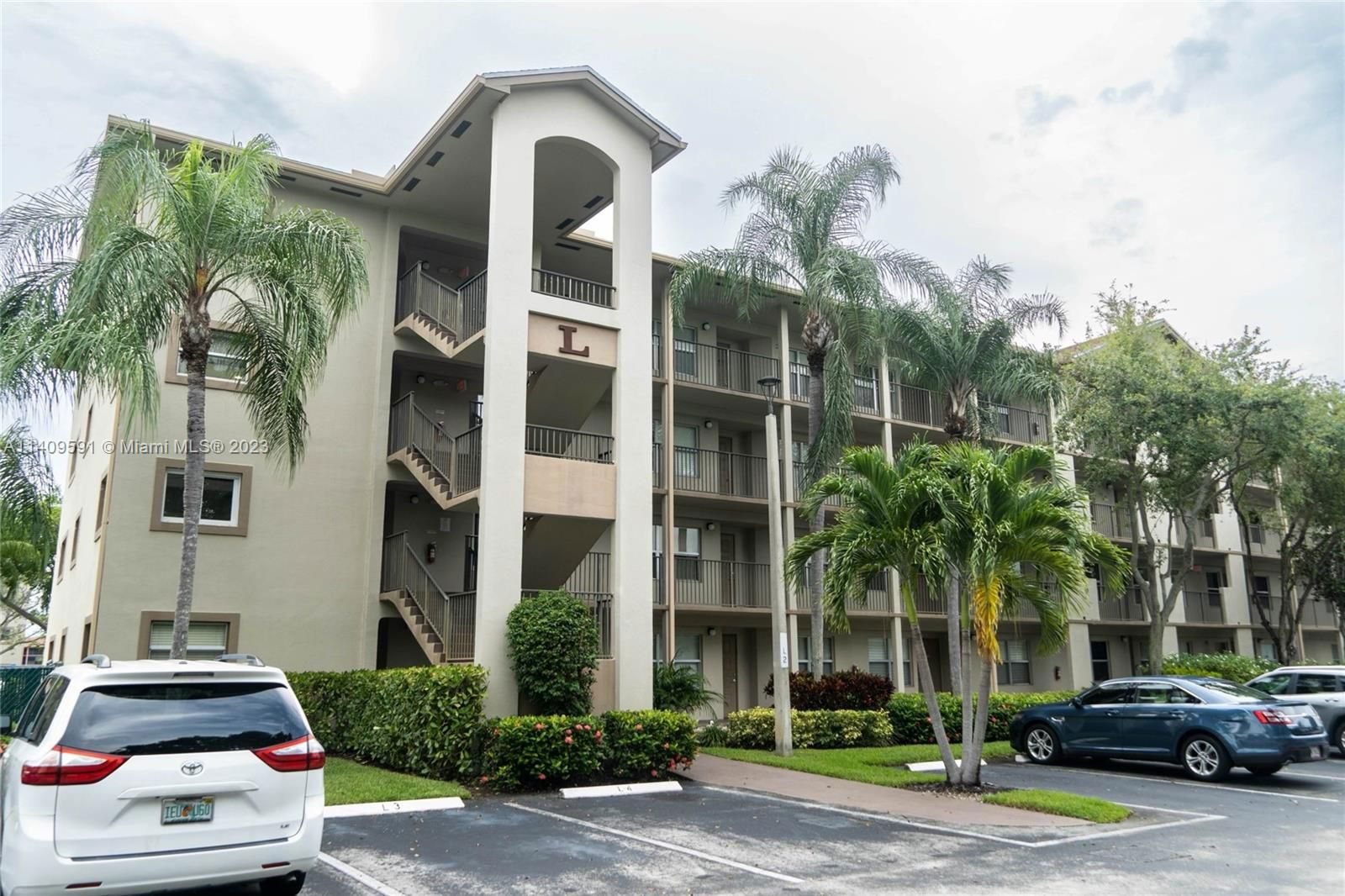 Real estate property located at 550 137th Ave #302L, Broward County, Pembroke Pines, FL