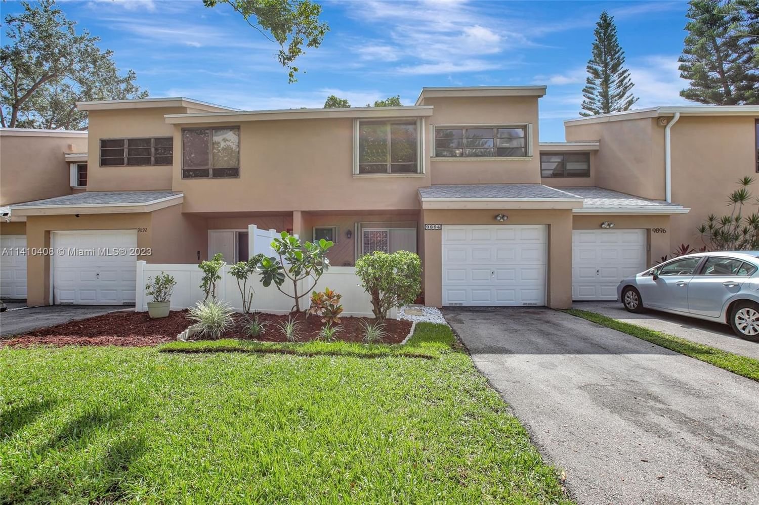 Real estate property located at 9894 Fairway Cove Ln, Broward County, Plantation, FL