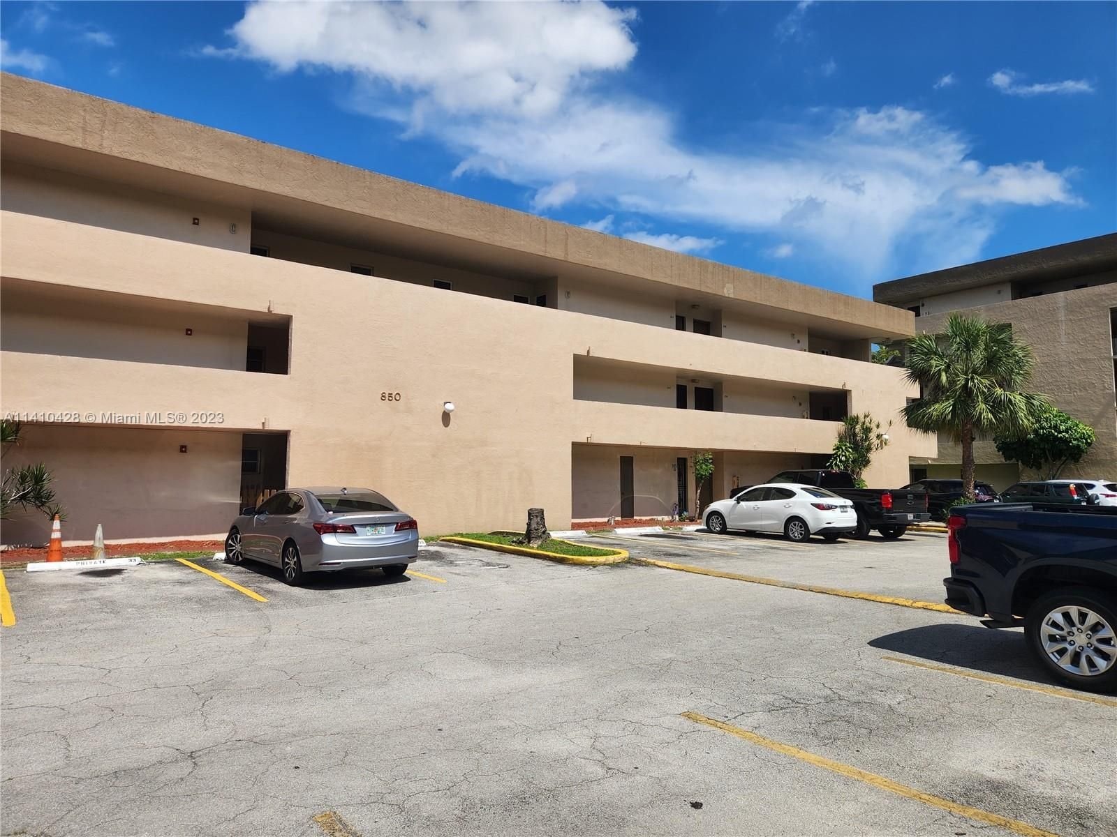 Real estate property located at 850 87th Ave #206, Miami-Dade County, Miami, FL