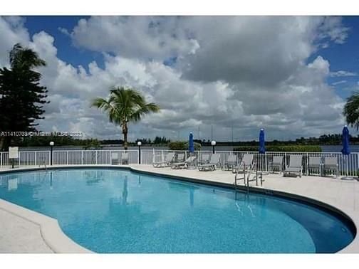 Real estate property located at 1075 Miami Gardens Dr #610, Miami-Dade County, Miami, FL