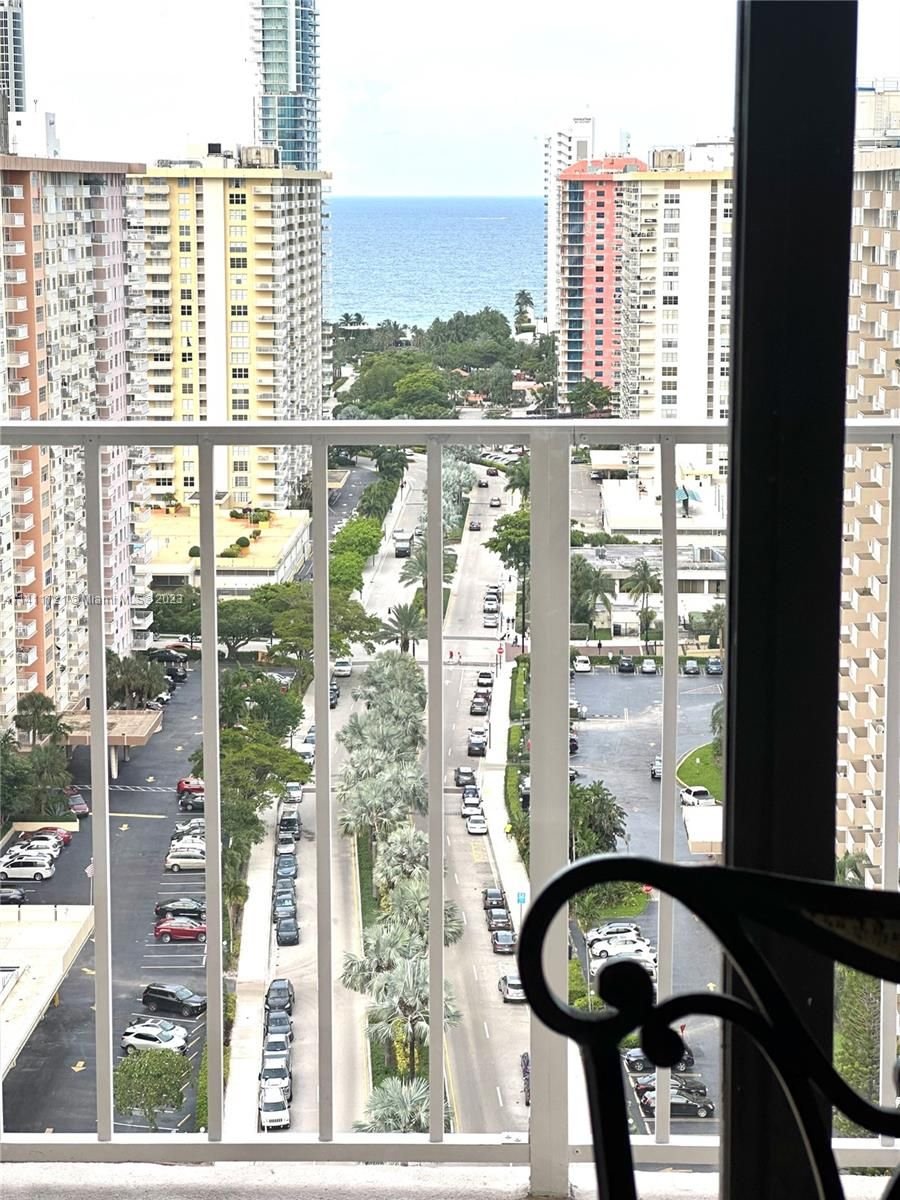 Real estate property located at 290 174th St #2410, Miami-Dade County, Sunny Isles Beach, FL