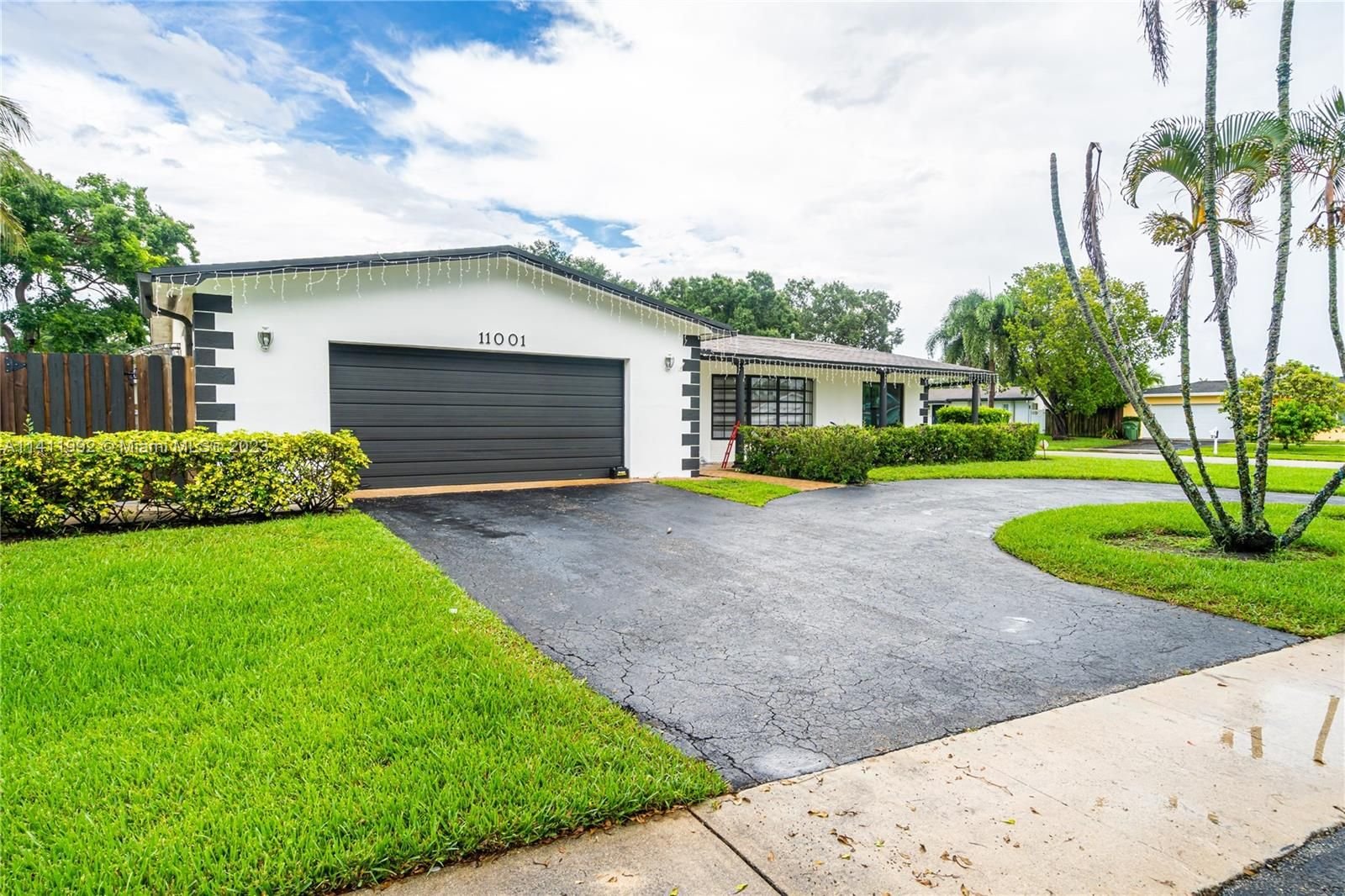 Real estate property located at 11001 20th St, Broward County, Pembroke Pines, FL