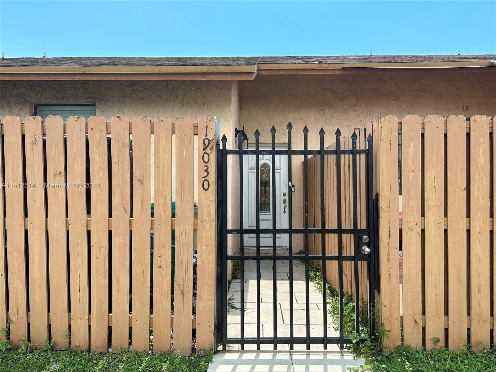 Real estate property located at 19030 67th Pl, Miami-Dade County, Hialeah, FL