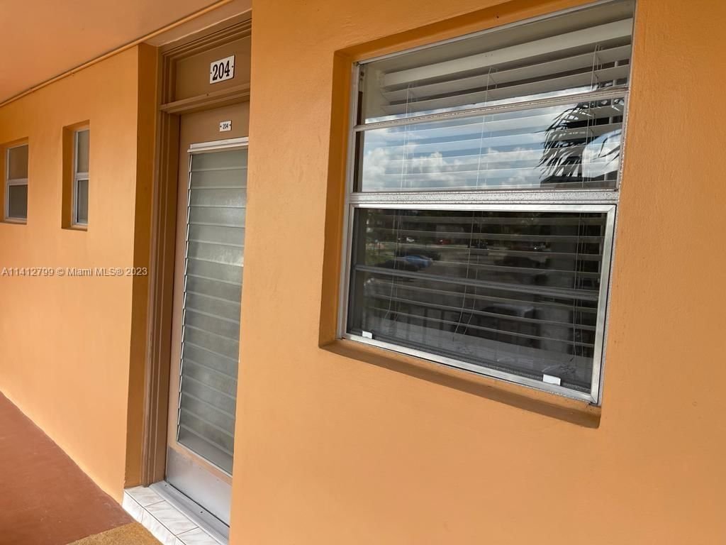 Real estate property located at 3001 46th Ave #204, Broward County, LAUDERDALE OAKS CONDO XII, Lauderdale Lakes, FL