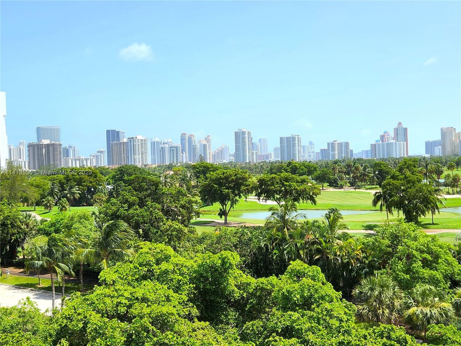 Real estate property located at 3301 Country Club Dr #702, Miami-Dade County, BRAVURA I CONDO, Aventura, FL