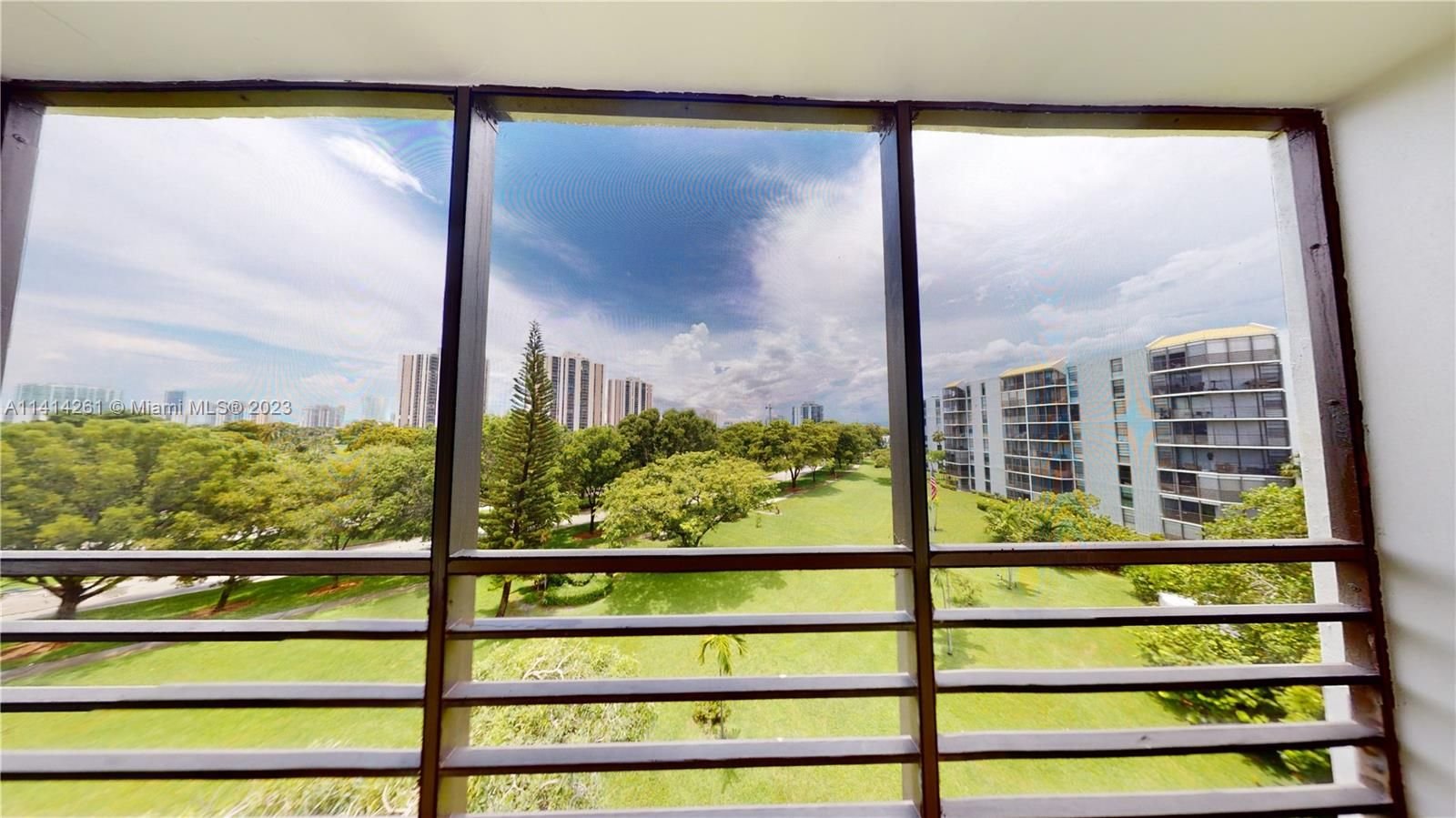 Real estate property located at 20500 Country Club Dr #509, Miami-Dade County, Aventura, FL