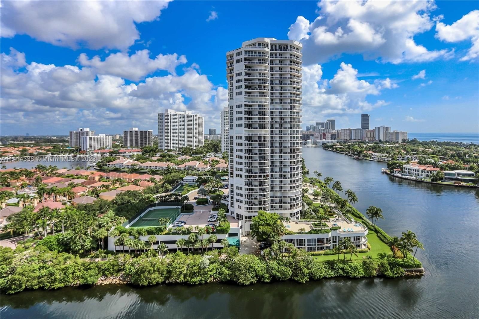 Real estate property located at 20515 Country Club Dr #1941, Miami-Dade County, Aventura, FL
