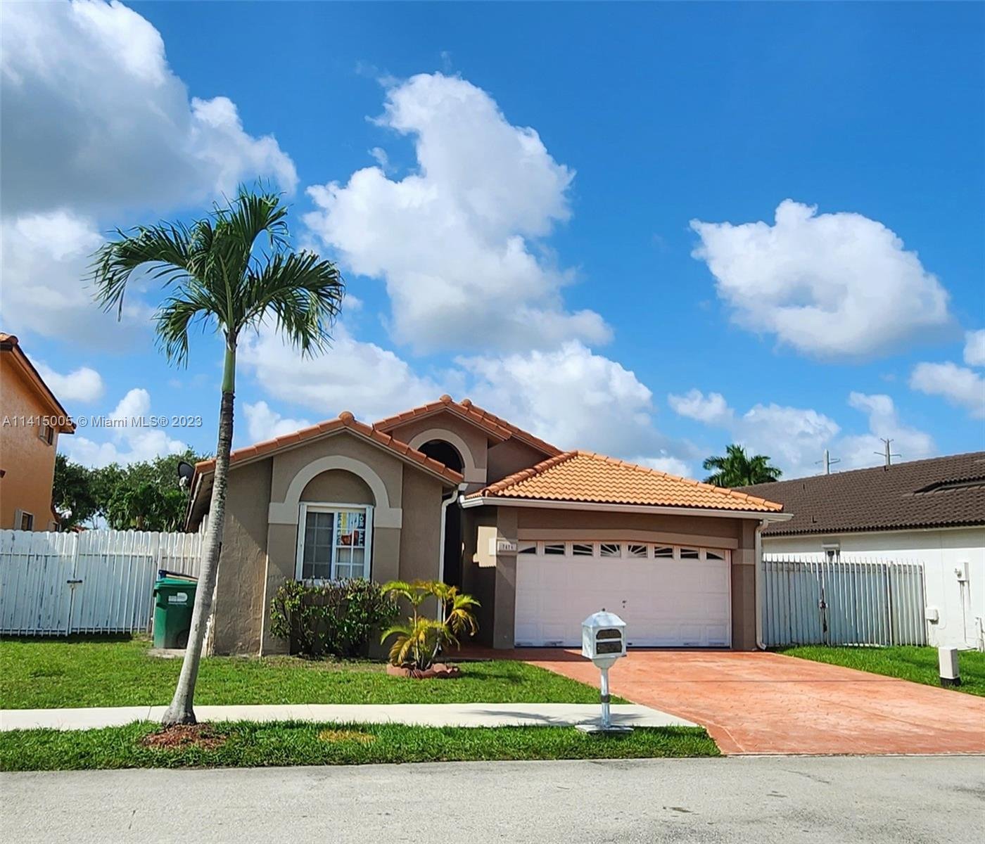 Real estate property located at 7476 168th St, Miami-Dade County, TURTLE RUN AT LAKES OF PA, Hialeah, FL
