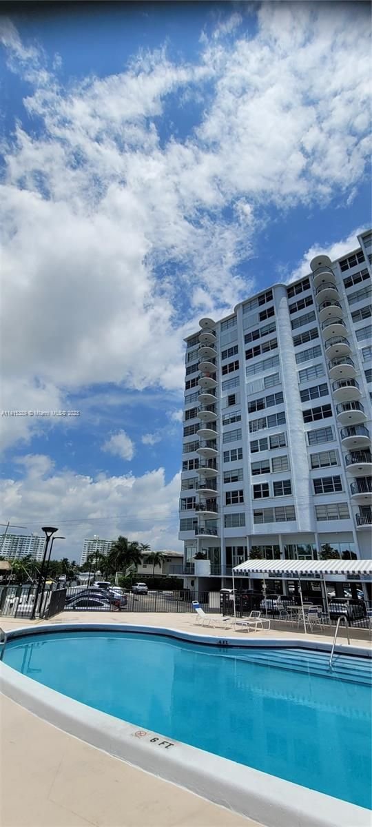 Real estate property located at 11930 Bayshore Dr PH6, Miami-Dade County, MAJORCA TOWERS CONDO, North Miami, FL