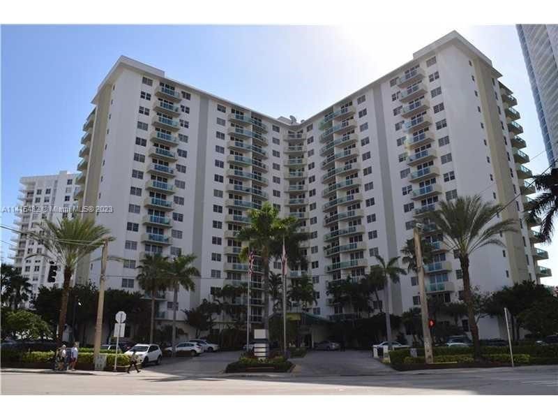 Real estate property located at 3001 Ocean Dr #325, Broward County, RESIDENCES ON HOLLYWOOD B, Hollywood, FL