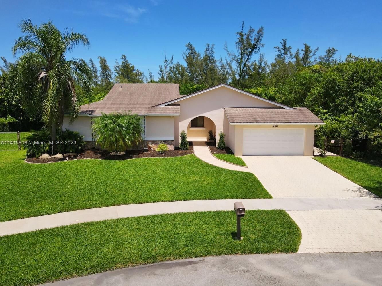 Real estate property located at 19621 78th Ct, Miami-Dade County, Cutler Bay, FL