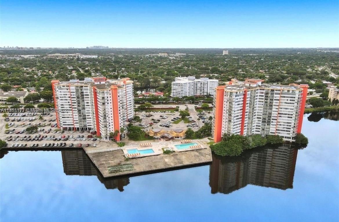Real estate property located at 1301 Miami Gardens Dr #202W, Miami-Dade County, BUCKLEY TOWERS CONDO - EA, Miami, FL