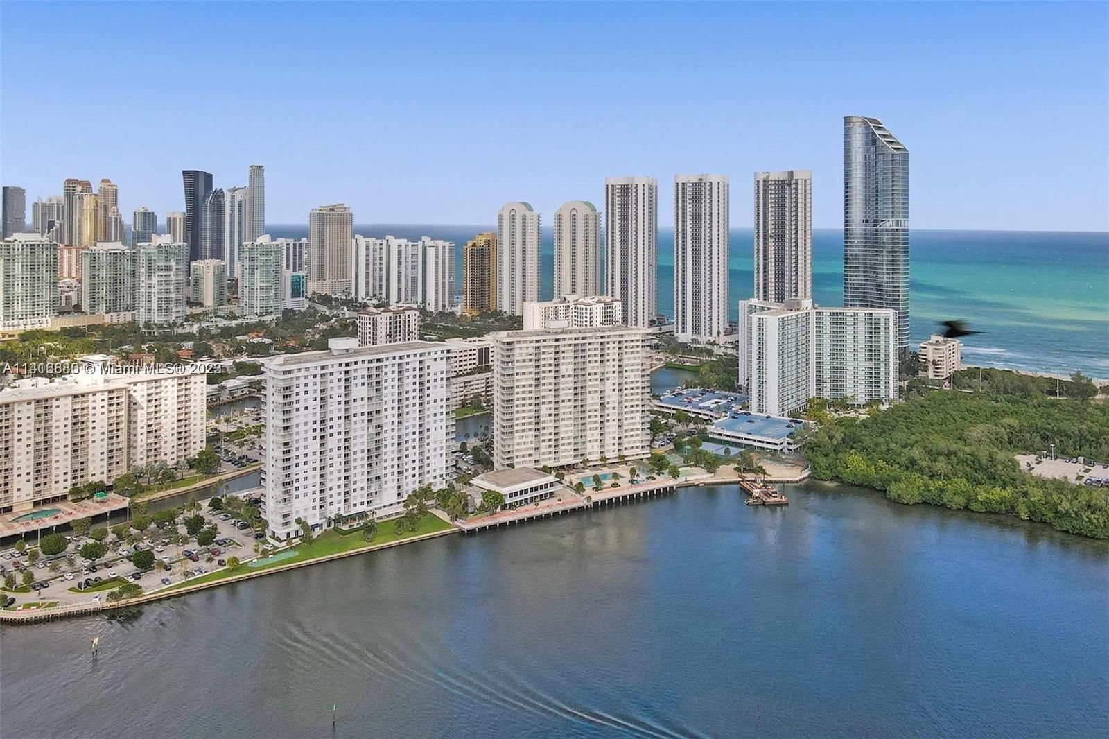 Real estate property located at 100 Bayview Dr #425, Miami-Dade County, ARLEN HOUSE EAST CONDO, Sunny Isles Beach, FL