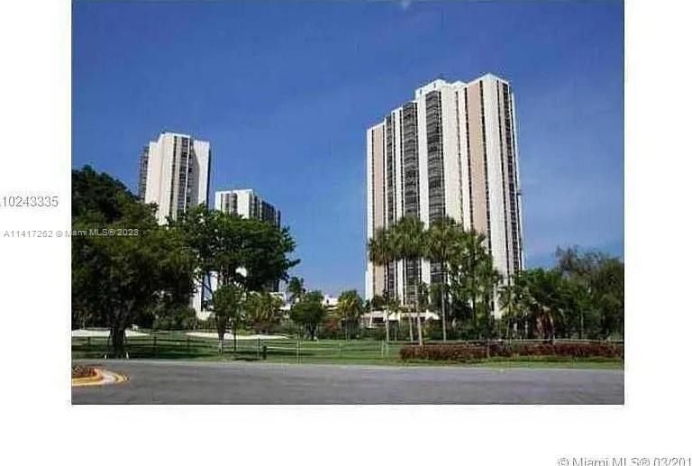Real estate property located at 20301 Country Club Dr #1023, Miami-Dade County, Aventura, FL