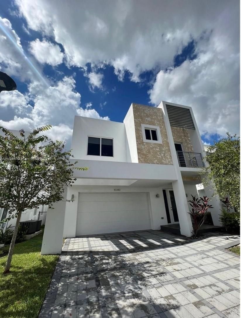 Real estate property located at 10380 68th Ter, Miami-Dade County, Doral, FL