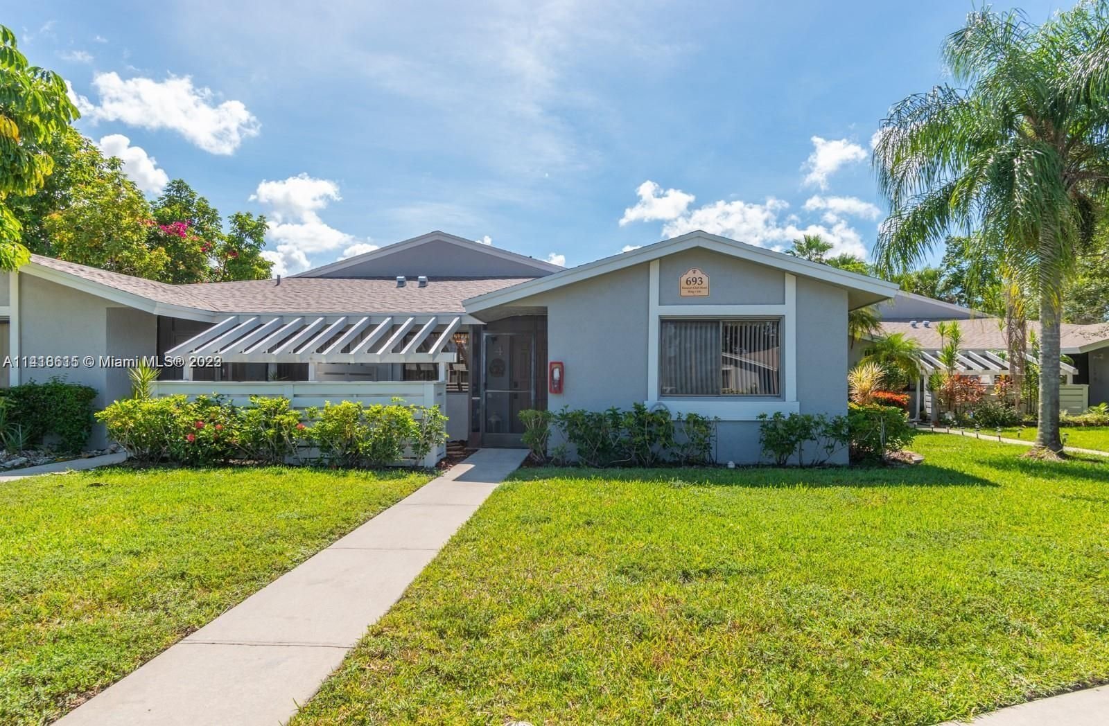 Real estate property located at 693 Racquet Club Rd #4, Broward County, Weston, FL