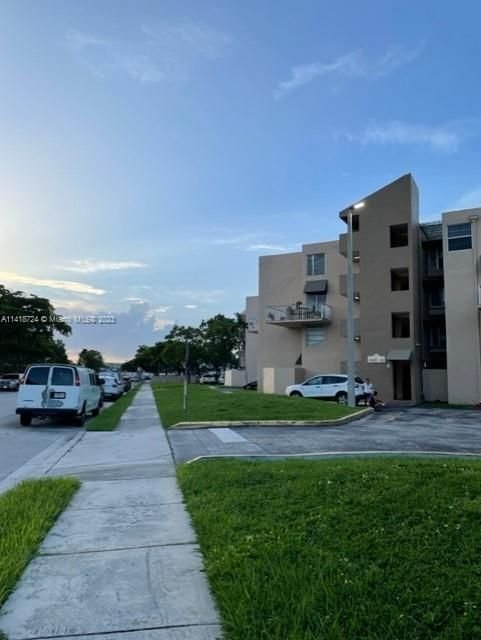 Real estate property located at 10801 109th Ct D405, Miami-Dade County, Miami, FL