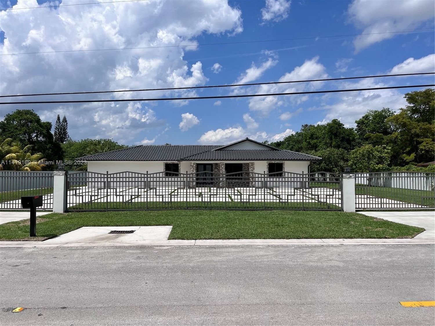 Real estate property located at 11877 47th St, Miami-Dade County, Miami, FL