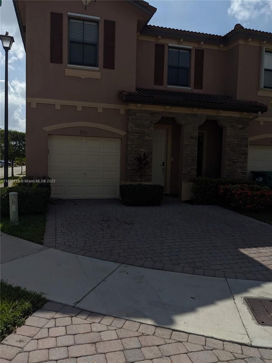 Real estate property located at 7121 163rd Pl, Miami-Dade County, Miami, FL