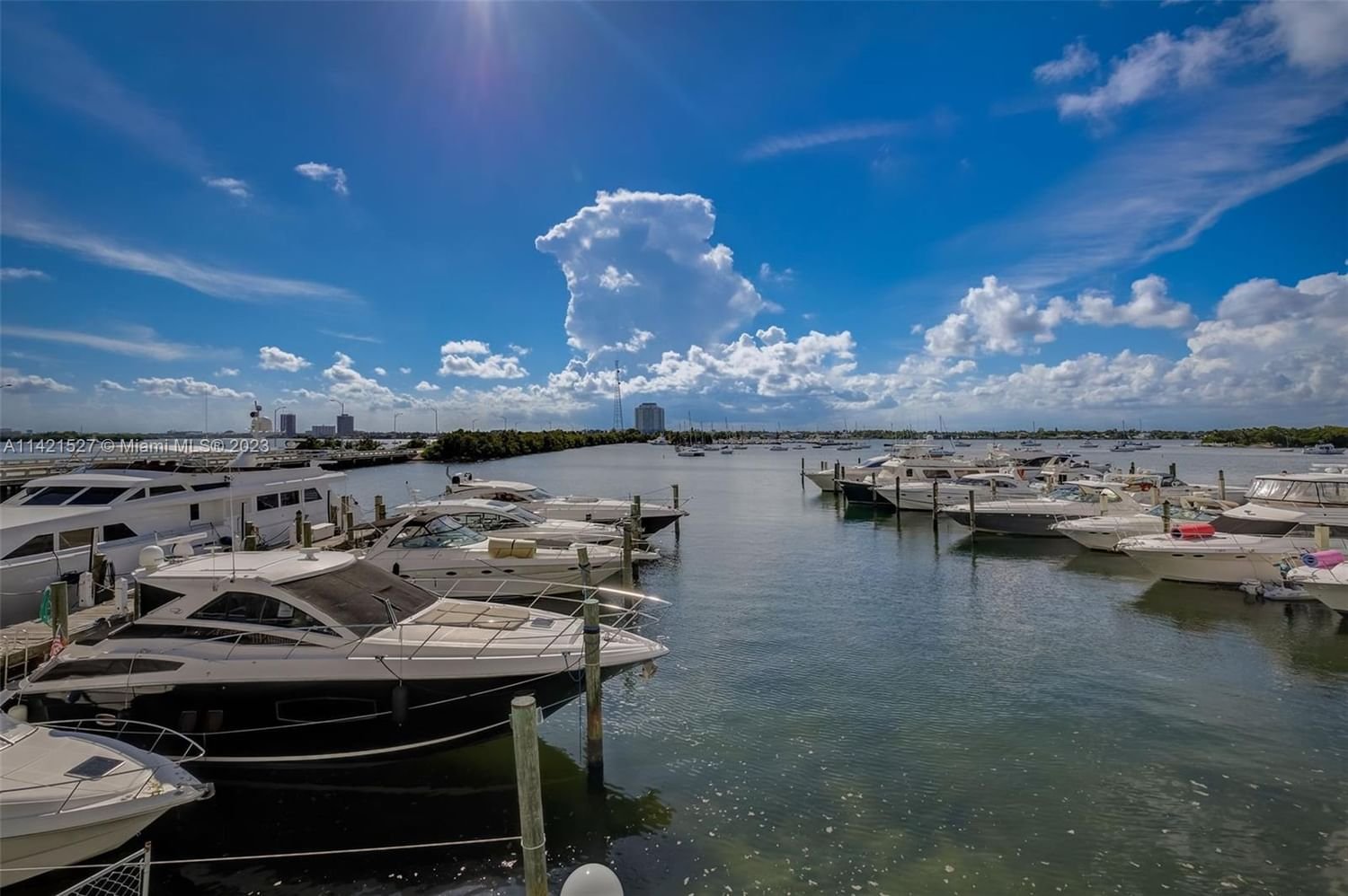 Real estate property located at 7904 West Dr #305, Miami-Dade County, North Bay Village, FL