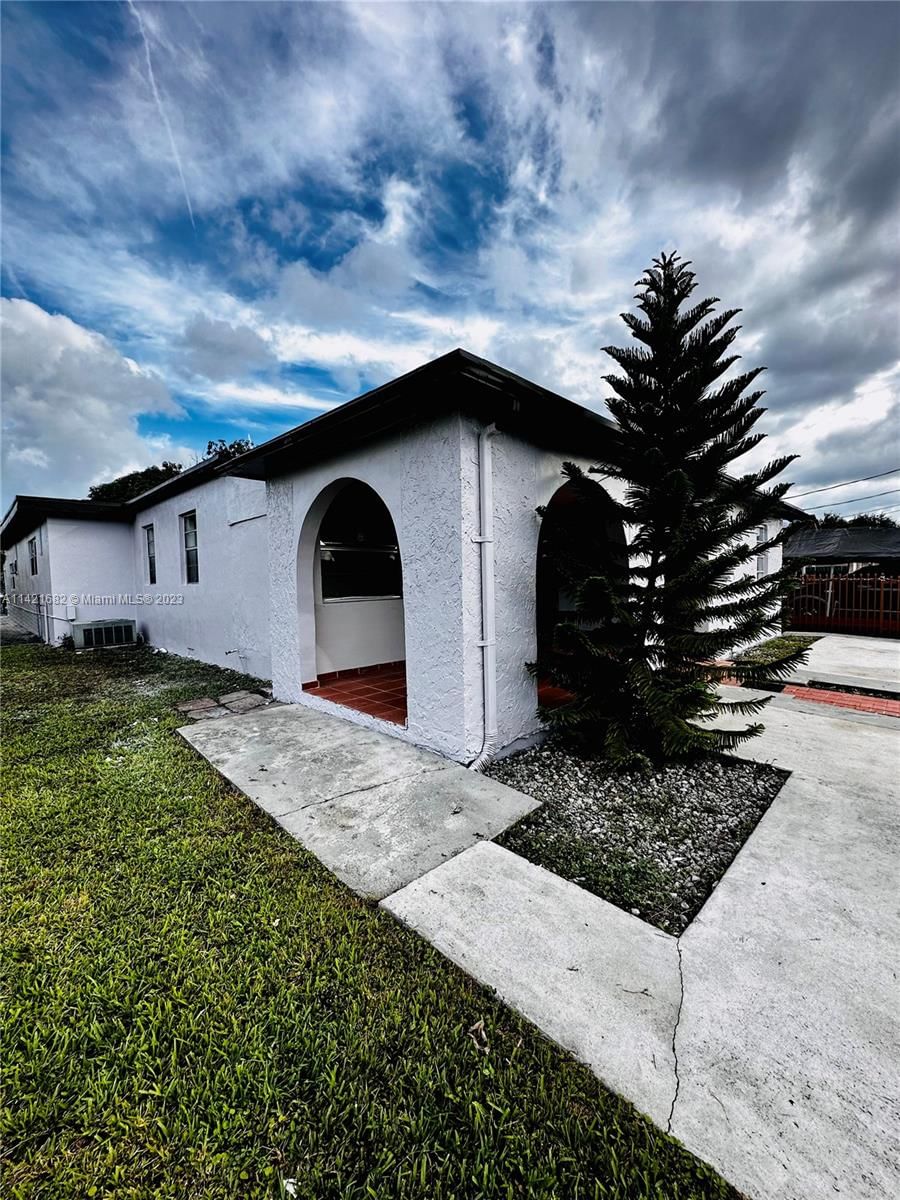 Real estate property located at 1041 32nd Pl, Miami-Dade County, Miami, FL