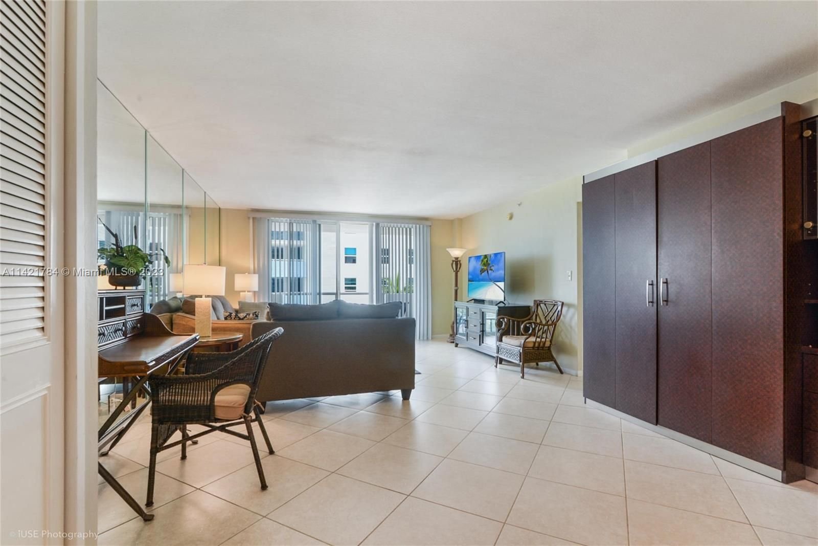 Real estate property located at 9195 Collins Ave #511, Miami-Dade County, CARLISLE ON THE OCEAN CON, Surfside, FL