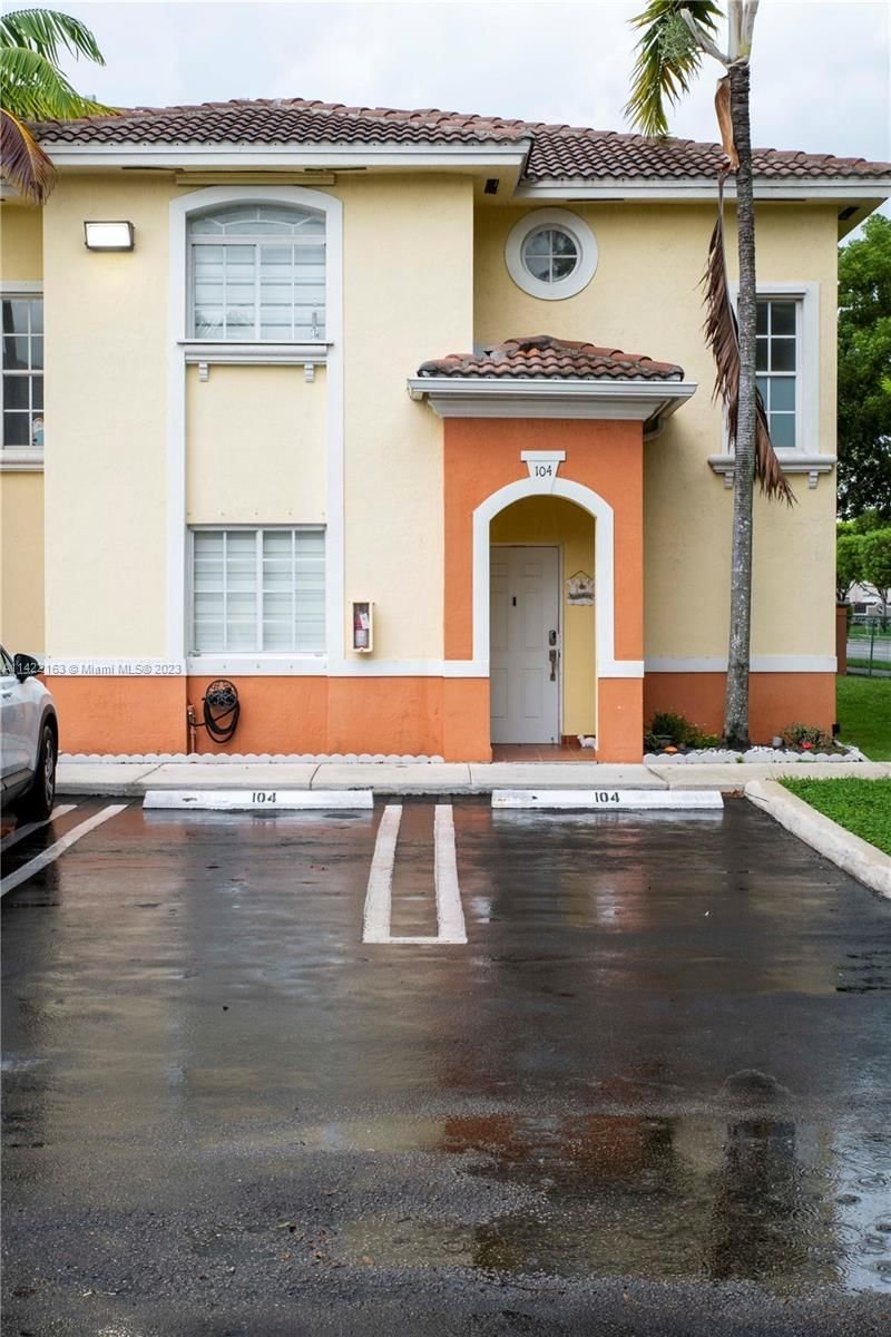 Real estate property located at 7120 174th Ter #104, Miami-Dade County, Hialeah, FL