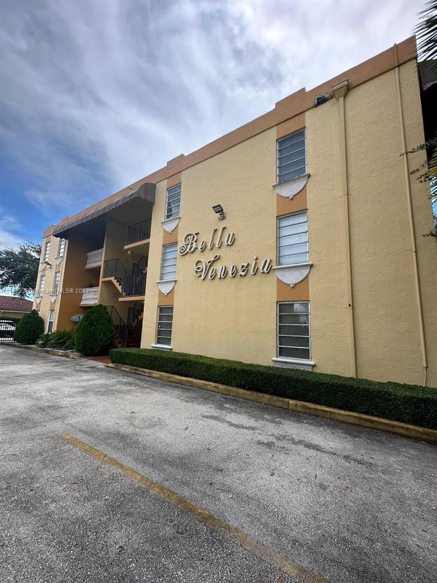 Real estate property located at 575 69th St #112, Miami-Dade County, Hialeah, FL