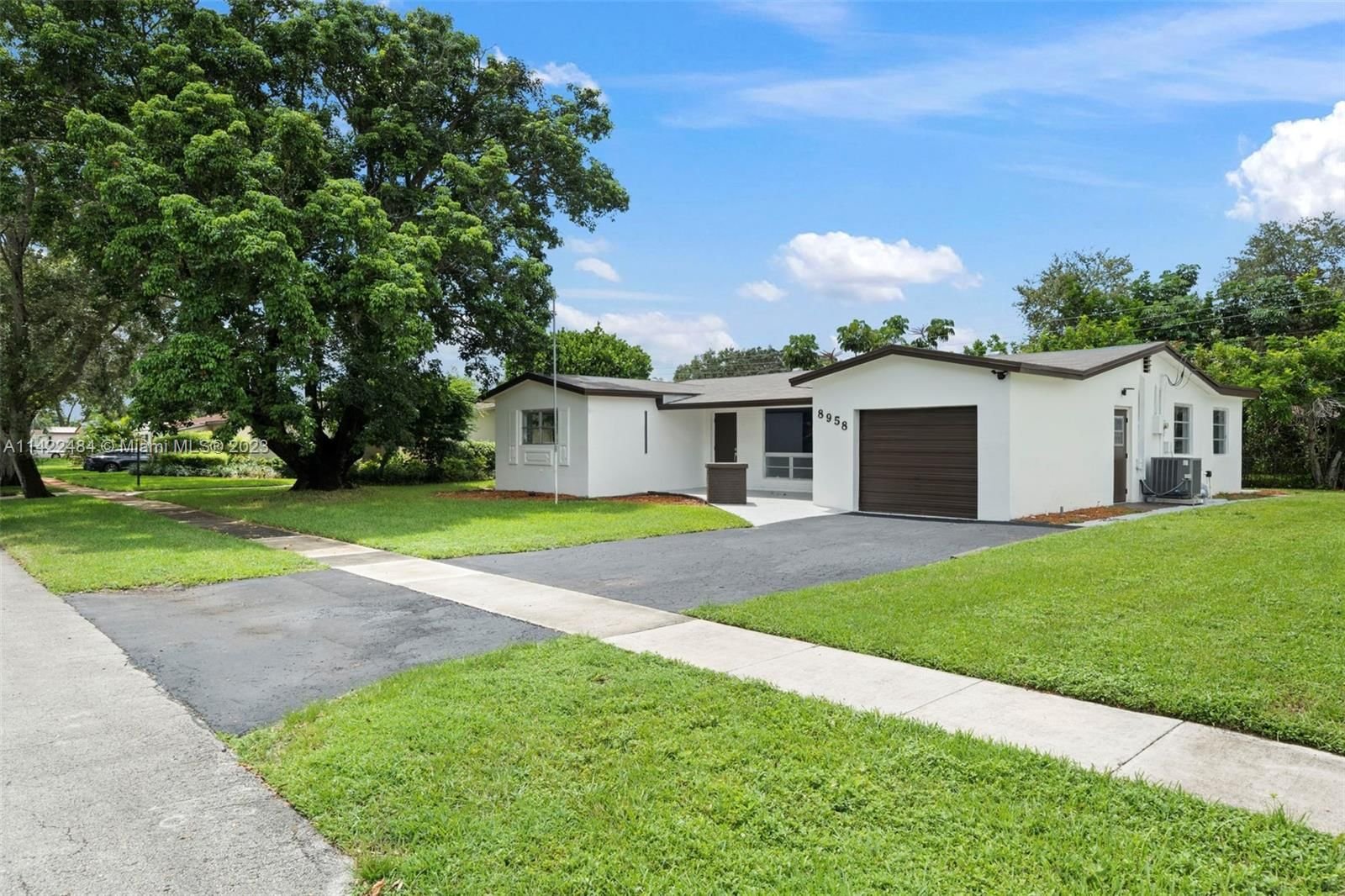 Real estate property located at 8958 52nd Pl, Broward County, Cooper City, FL