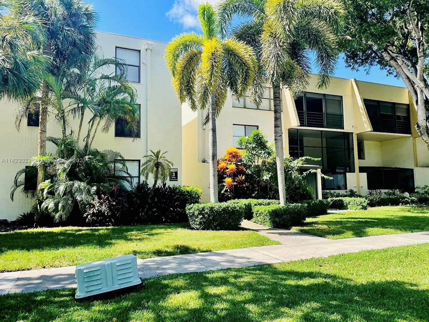 Real estate property located at 20300 Country Club Dr PH22-3, Miami-Dade County, Aventura, FL