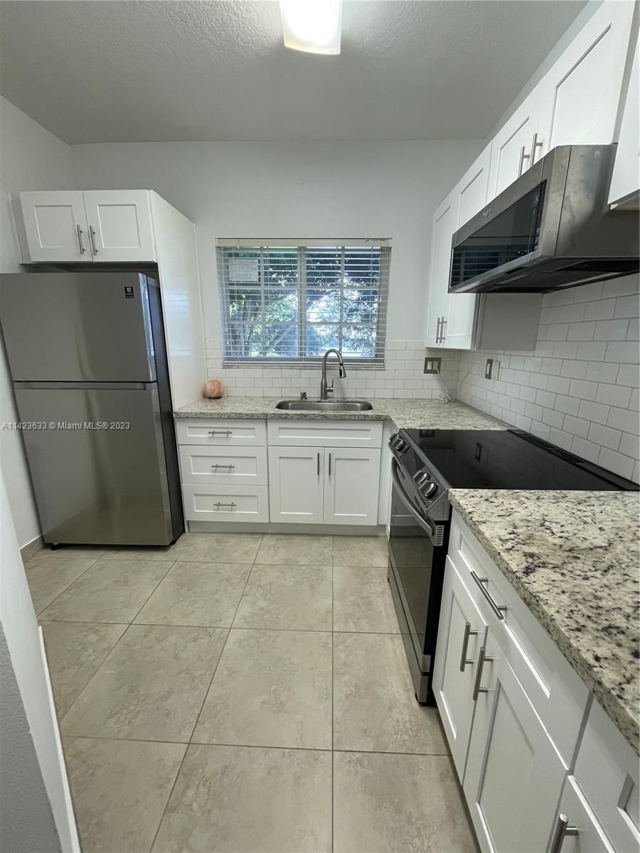 Real estate property located at 2301 96th Ter #16P, Broward County, Pembroke Pines, FL