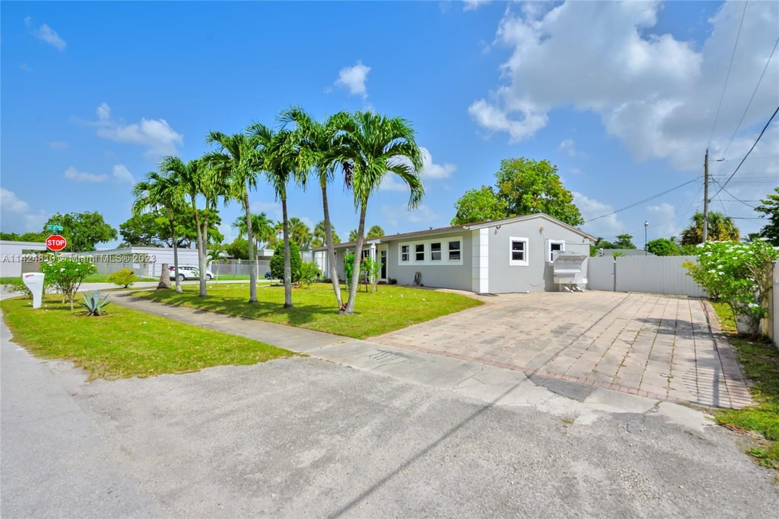 Real estate property located at 4921 176th St, Miami-Dade County, Miami Gardens, FL