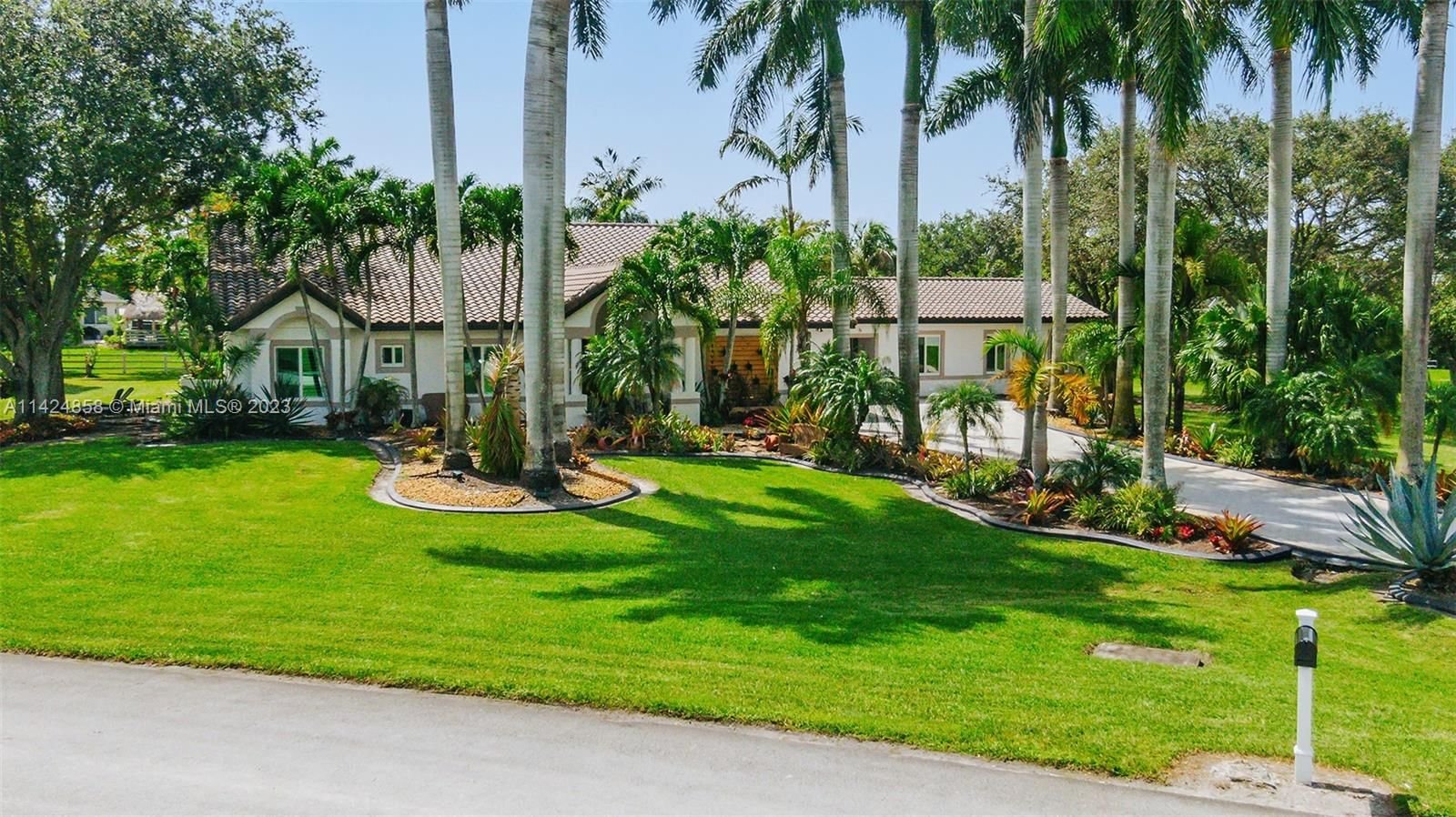 Real estate property located at 20223 52nd Pl, Broward County, Pembroke Pines, FL