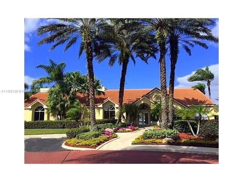 Real estate property located at 437 Vista Isles Dr #2228, Broward County, Sunrise, FL