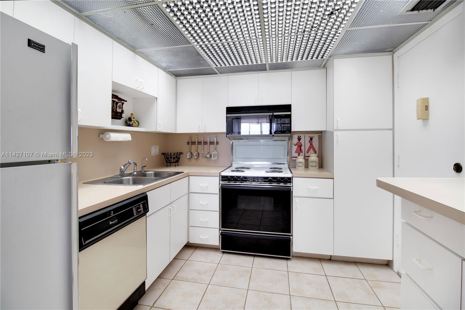 Real estate property located at 5005 Collins Ave #319, Miami-Dade County, Miami Beach, FL