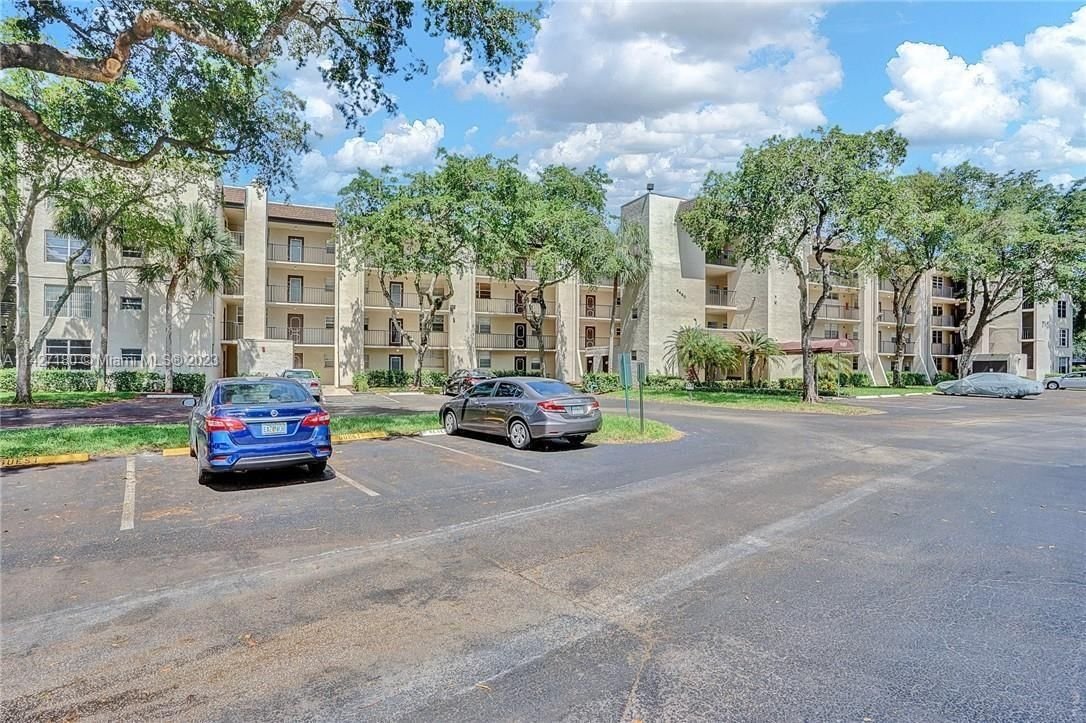 Real estate property located at 9470 Poinciana Pl #409, Broward County, Davie, FL
