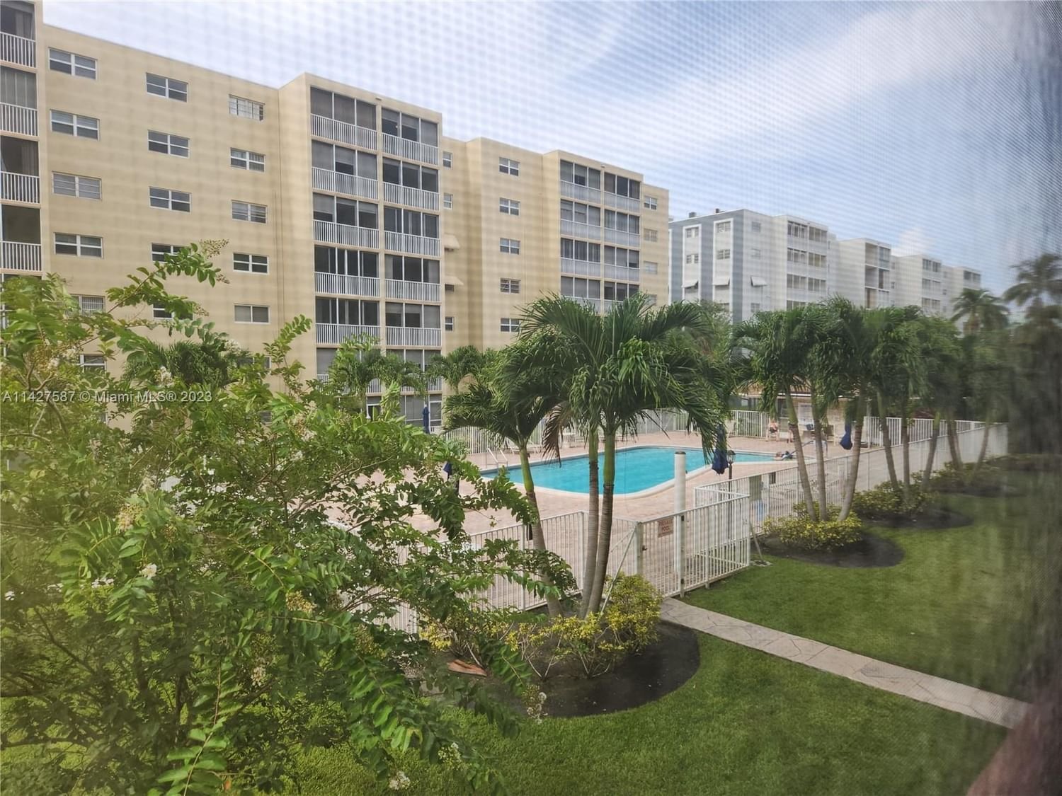 Real estate property located at 610 12th Ave #203, Broward County, Hallandale Beach, FL
