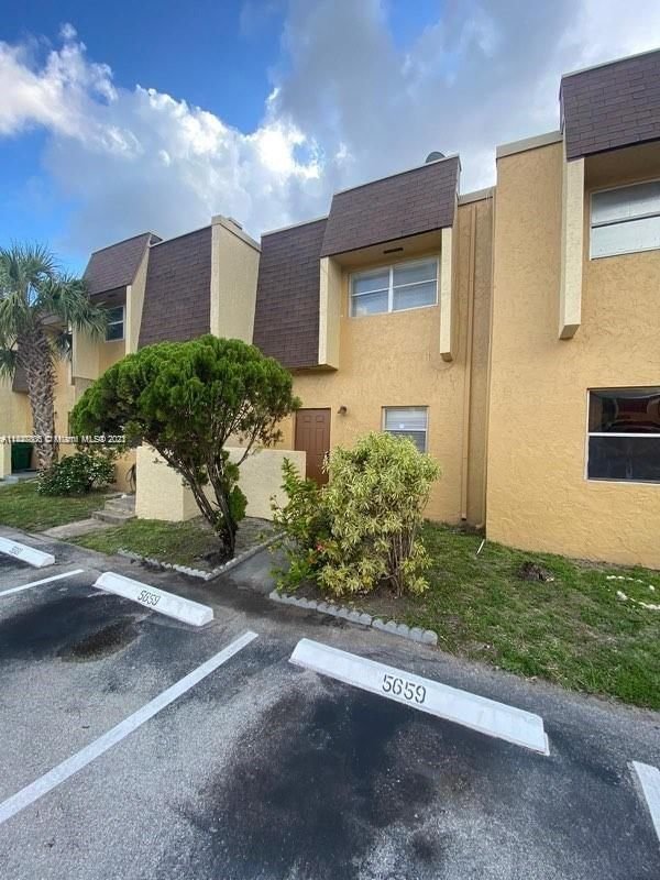 Real estate property located at 5659 Blueberry Ct #159, Broward County, Lauderhill, FL